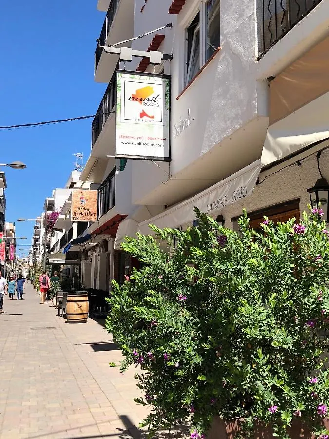 Nanit Rooms Ibiza Hostal Santa Eularia des Riu 3*,  İspanya