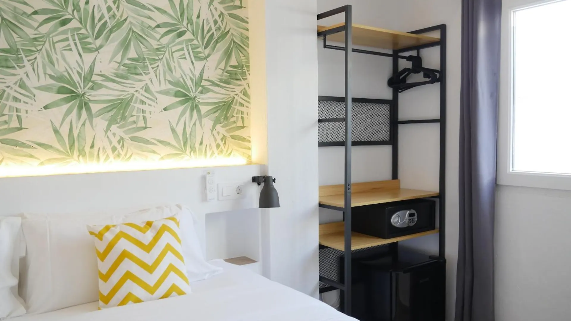 Nanit Rooms Ibiza Hostal Santa Eulalia del Río España