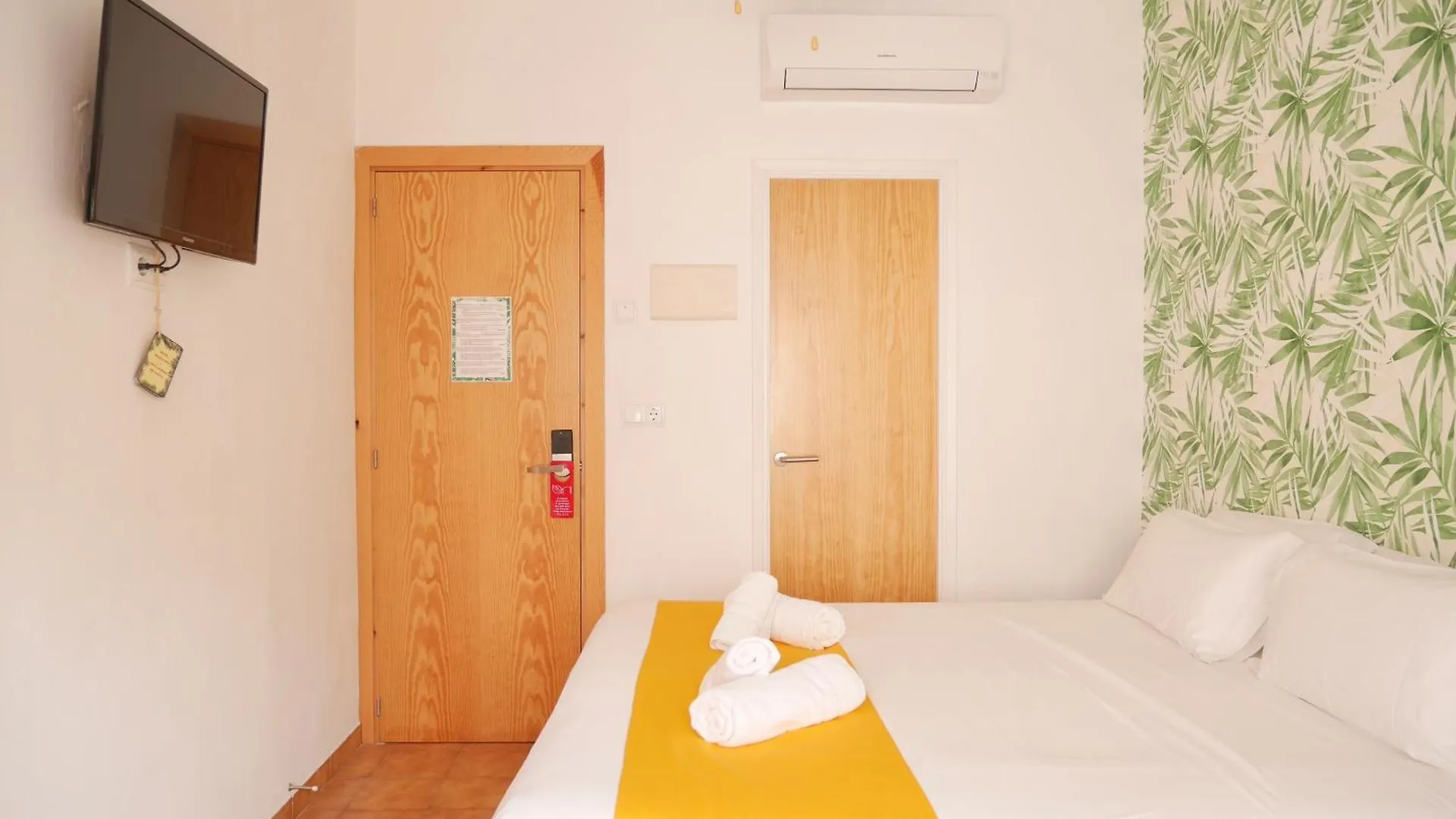 Nanit Rooms Ibiza Hostal Santa Eulalia del Río Pensión