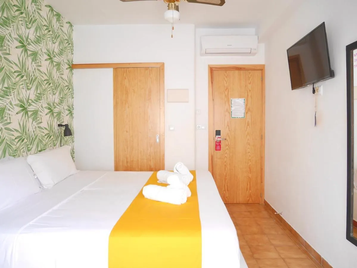 *** بيت ضيافة Nanit Rooms Ibiza Hostal سانتا أيُلاريا ذيس ريو إسبانيا