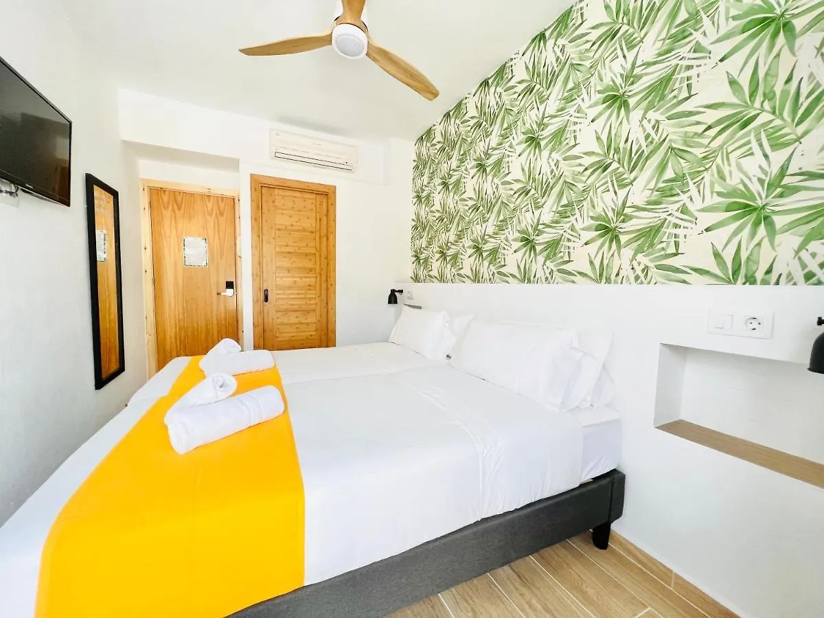 Nanit Rooms Ibiza Hostal سانتا أيُلاريا ذيس ريو بيت ضيافة