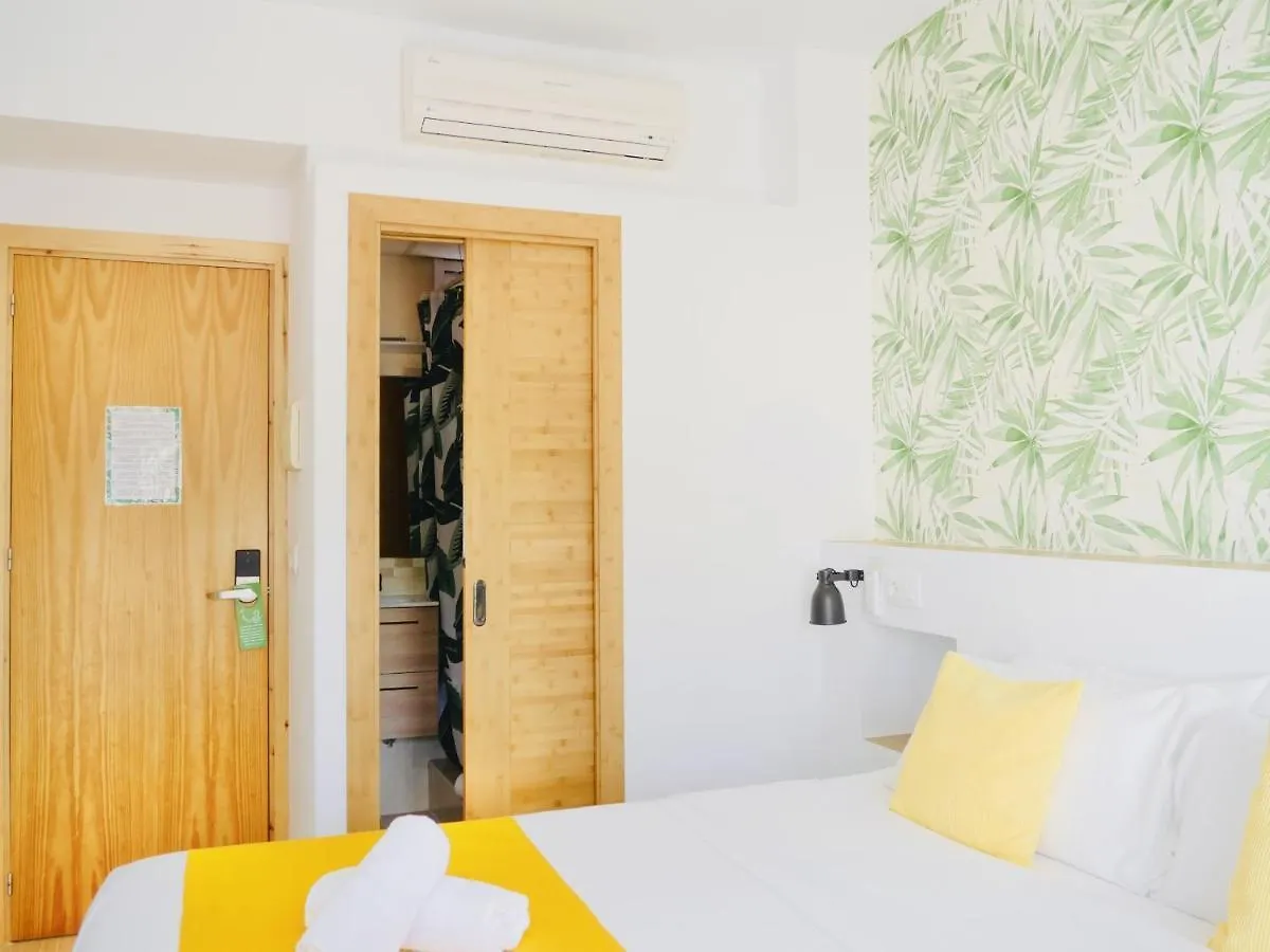 بيت ضيافة Nanit Rooms Ibiza Hostal سانتا أيُلاريا ذيس ريو