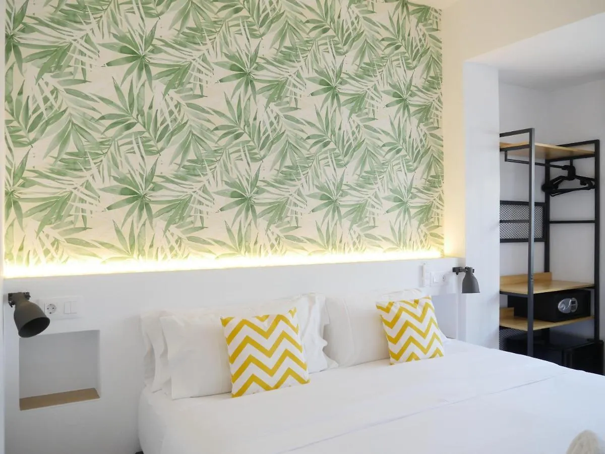 *** بيت ضيافة Nanit Rooms Ibiza Hostal سانتا أيُلاريا ذيس ريو إسبانيا